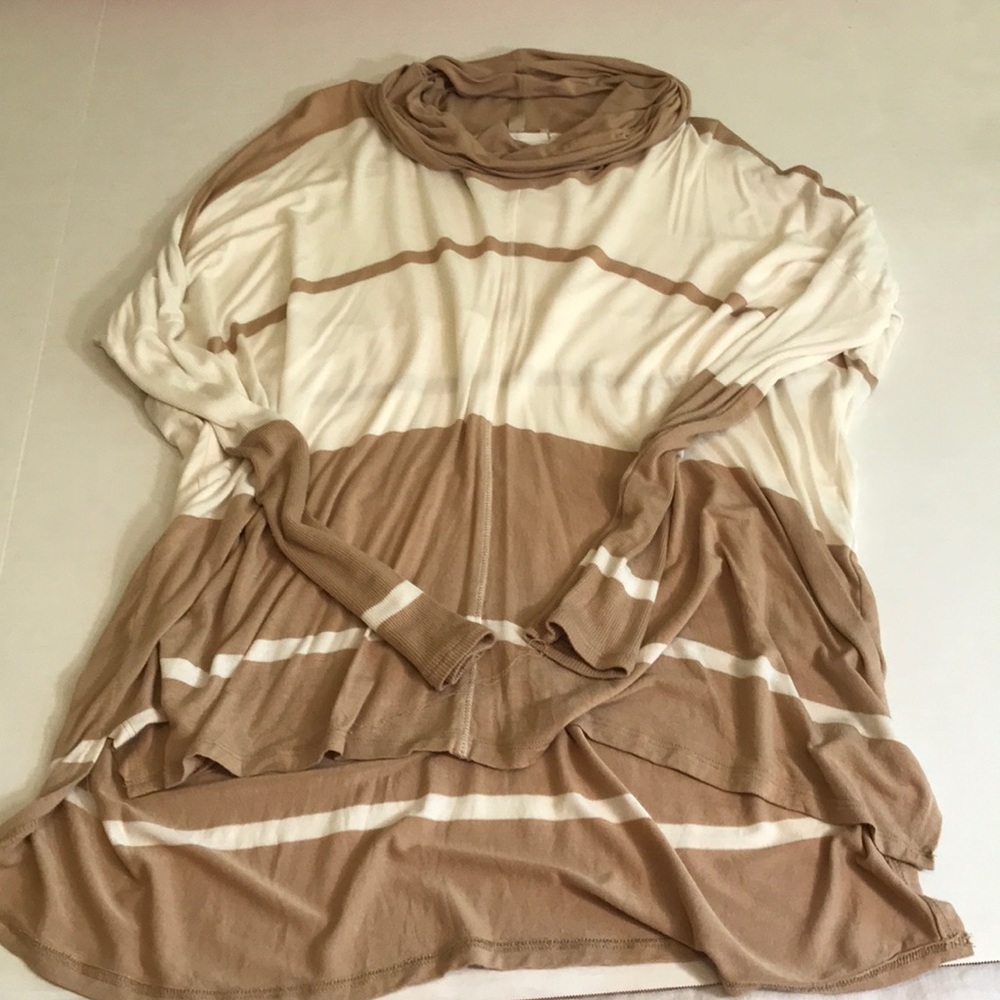 ANTHROPOLOGIE Lightweight Slouchy Turtle Neck
